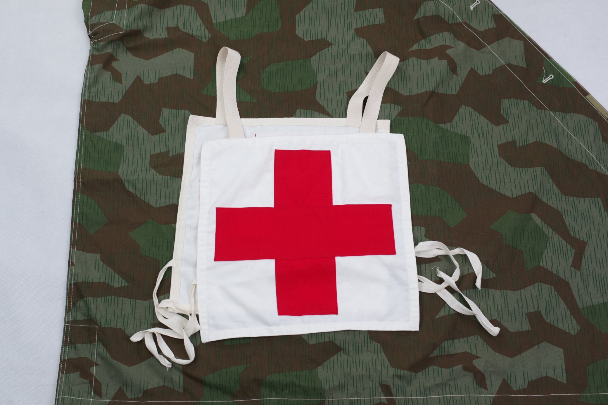 WW2 German Sanitäter Breast Recognition Vest - Image 2